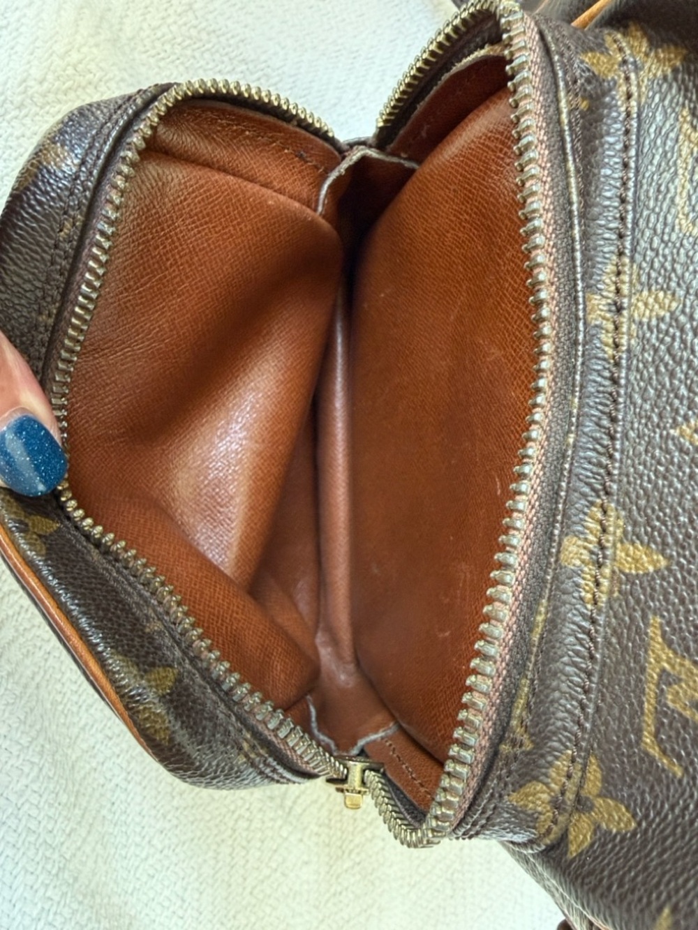 Louis Vuitton Monogram Canvas Messenger Bag in Brown and Tan - Picture 16 of 16